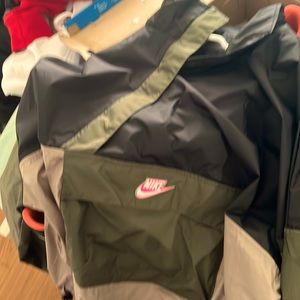 Woman’s wind breaker nike